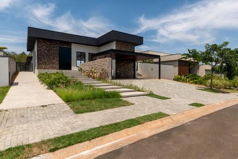 Casa com 4 suítes Entreverdes - Sousas