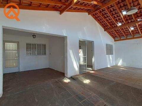 Casa com 3 Quartos na Vila Miguel Vicente Cury